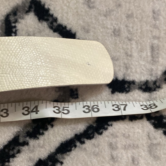 Kenneth Jay Lane KJL Gold Snake Buckled Cream Belt Sz Small - Picture 4 of 6